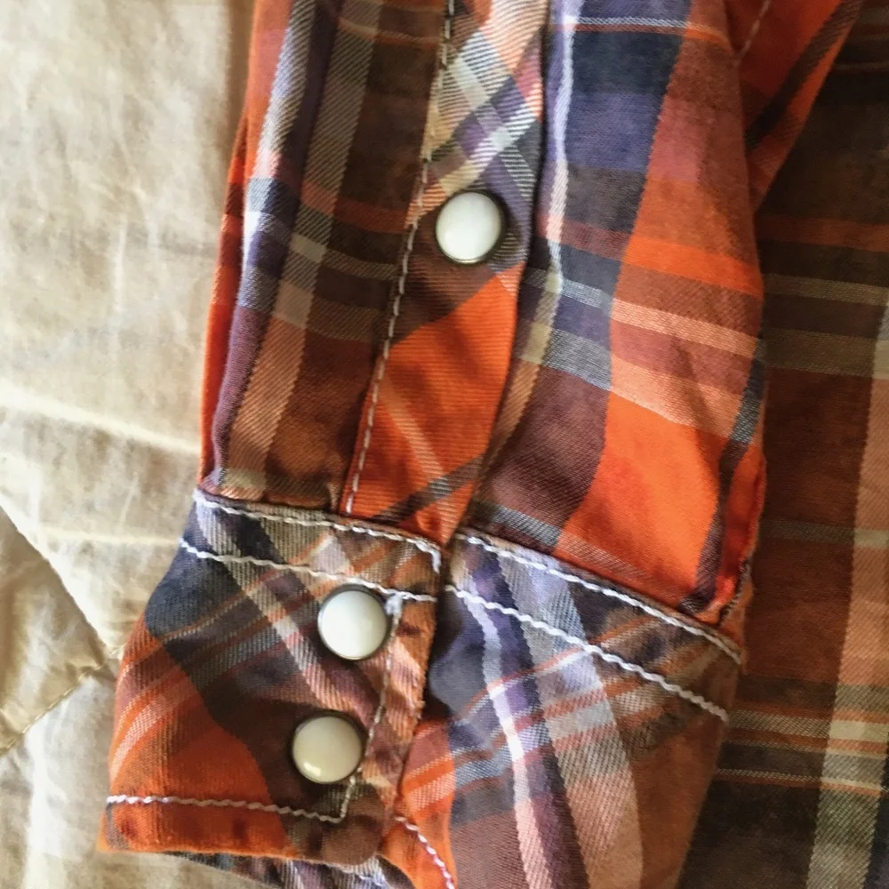 Buckle Boys Distressed Western Style Shirt size M